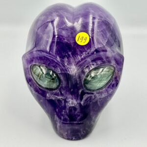 Amethist Alien schedel met Labradoriet ogen L3: 8x6.5x7.5 cm - 554 gram