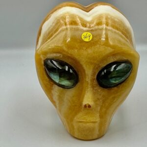 Calciet Goudgele Alien Schedel met Labradoriet ogen XL 2: 11x8.5x10 cm (lxbxh) - 1289 gram
