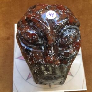 Carneool + Aluminium + IJzer : Orgonite Alien Skull 8 = 6.5 x 5.8 x 7.5 cm