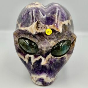 Chevron Amethist Alien Skull met Labradoriet ogen L3: 11x8.5x510 cm - 1251 gram