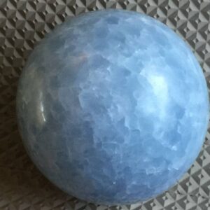 Calciet Blauw Bol nr 1:  Ø 7.5 cm - Dolfijnen Poort - Madagaskar
