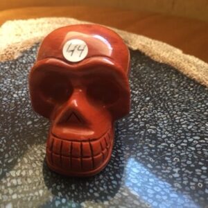 Rode Jaspis Skull 14 - Verbonden aan Feeërieke Elfenwereld op Moeder Aarde = 3.9 x 2.7 x 2.9 cm