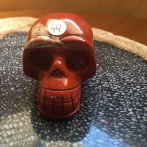 Rode Jaspis Skull 15 - Verbonden aan Feeërieke Elfenwereld op Moeder Aarde = 3.9 x 2.7 x 2.9 cm