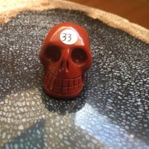 Rode Jaspis Skull 17 - Verbonden aan Feeërieke Elfenwereld op Moeder Aarde = 3.9 x 2.7 x 2.9 cm