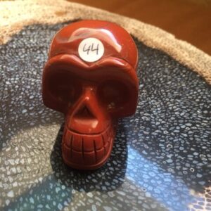 Rode Jaspis Skull 8 - Verbonden aan Feeërieke Elfenwereld op Moeder Aarde = 3.9 x 2.7 x 2.9 cm