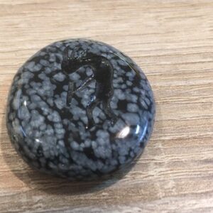 Sneeuwvlok Obsidiaan - Talismansteen - Kokopelli = God van Vreugde & Vruchtbaarheid