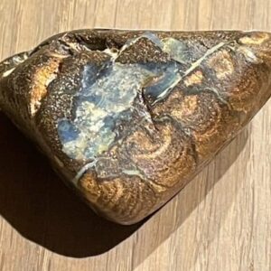 Opaal Boulder 3: 5.3 x 4 x 3 cm - 77 gram - AUSTRALIË