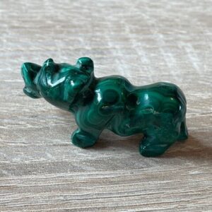 Malachiet Nijlpaard 2: 4.8x1.6x2 cm - 22 gr - Symbool van Sterke Gaven, Vruchtbaarheid en Geboorte