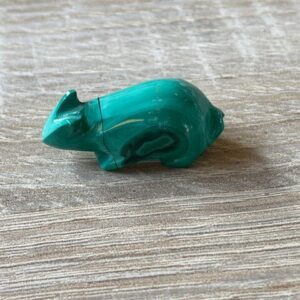 Malachiet Muis MINI: 3.2x1.8x1.9 cm - 10 gr - Symbool voor veelzijdigheid, nieuwsgierigheid en nauwkeurigheid