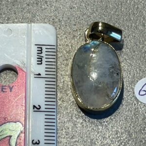 MAANSTEEN WIT HANGER 6 (Sri Lanka): Ingewijd als LEMURIA MOEDER MAYA IXCHEL hanger