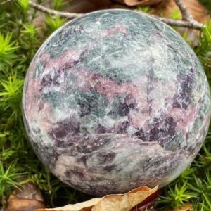 Unicorn - Pegmatiet LeMUria Bol: 7 cm - ZonnePoort voor SterrenZaad Rassen