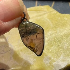 Toermalijn Rookkwarts met Roze 5 - Elfjes Hanger (2 x 1,3 cm)