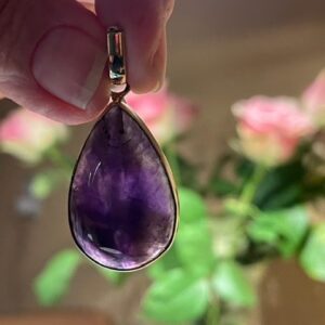 AMETHIST HANGER 2 (Uruguay) - met Gouden opleg: Ingewijd als LEMURIA KWAN YIN hanger