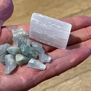 Aquamarijn + Wit Seleniet = SETJE: 15 gr - Moeder Maria Trillingsfrequentie van de LeMUria Regenboog