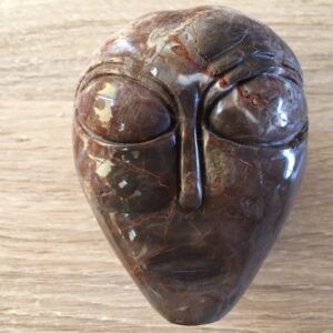 Anhydriet of Slangen Jaspis - Alien Skull 1 = 6.5x6.5x8 cm