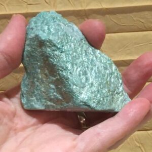 Fuchsiet ruw 1: 6.5x2.6x5.6 cm (lxbxh) - 74 gr - LeMUria ElfenPoort