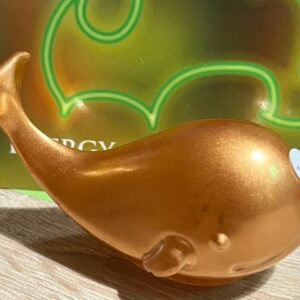 Goud Seleniet Walvis in kunsthars met LeMUria Klankgodinnen Shiva schelpje + MP3 26.37 min