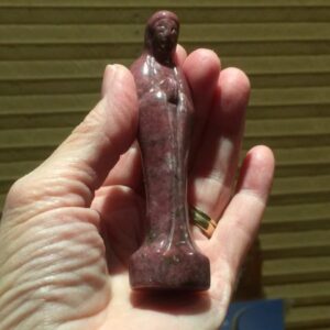 Rhodoniet Moedergodin: 10x3x2 cm