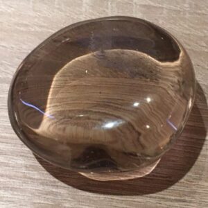 Rookkwarts 4 gepolijst: 5.3x5x2.3 cm - 76 gr - Madagaskar