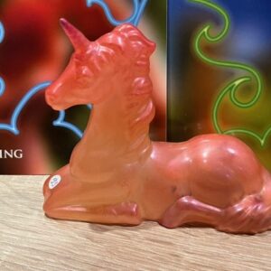 LeMUria Roze -Rood Eenhoorn: Merliniet in Wit Seleniet - in beschermend kunsthars gegoten + MP3 26.37 min