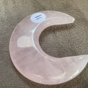 Rozenkwarts Maan Sikkel: 4x4.5x1.2 cm (bxhxd) - 38 gr - geïnitieerd door Moeder Maan, Plejaden & Venus