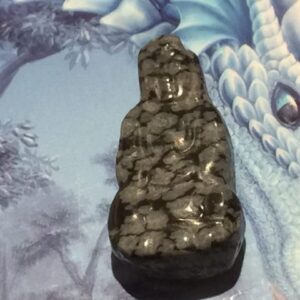 Sneeuwvlok Obsidiaan – Ingewijd Kwan Yin zak-kristal: 3,5×2 cm