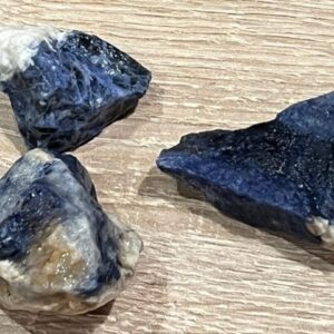 Sodaliet ruw: 3,5 cm en ± 25 gram - Siriaans Kristal