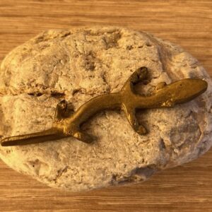 Olm uit grot van Postojna 2 - Symbool: Groene Draak van Llubljana : 11 x 9,5 cm (lxbr) - 201 gram