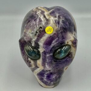 Chevron Amethist Alien Skull met Labradoriet ogen 1: 7.5x6.5.x7.5 cm - 573 gram