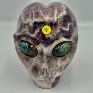 Chevron Amethist Alien Skull met Labradoriet ogen 2: 7.5x6.5x7.5 cm - 546 gram