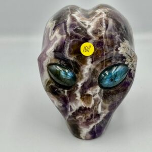 Chevron Amethist Alien Skull met Labradoriet ogen 4: 8x6.x7.5 cm - 574 gram