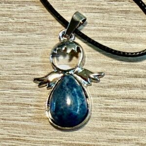 Sodaliet Moeder Maria & Isis als Beschermengel aan ketting: 3.5x2.5 cm (hxb) - kettinglengte max 49 cm