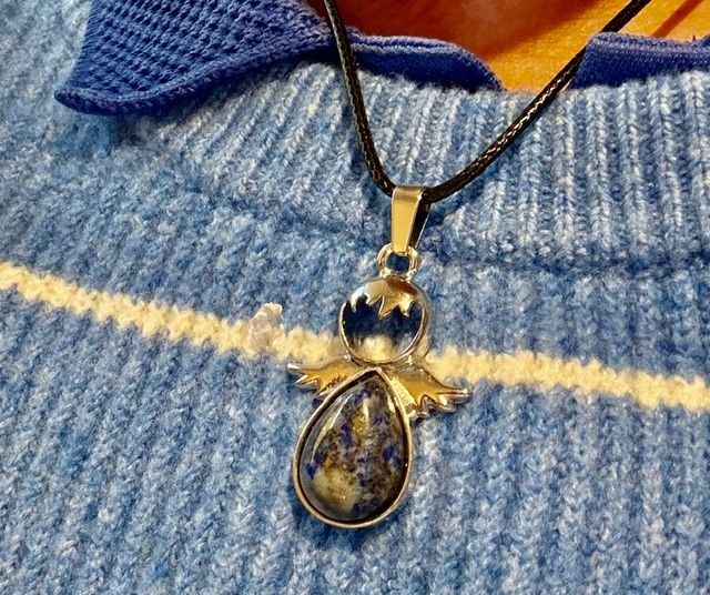 Sodaliet Moeder Maria & Isis als Beschermengel aan ketting: 3.5x2.5 cm (hxb) - kettinglengte max 49 cm - Afbeelding 4